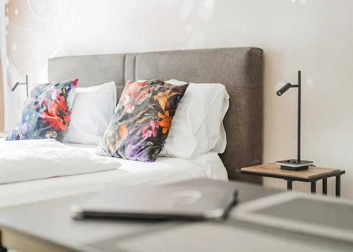 Stylish Nest For 4