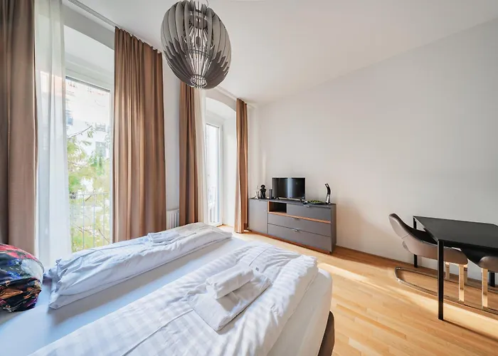 Stylish Nest For 4